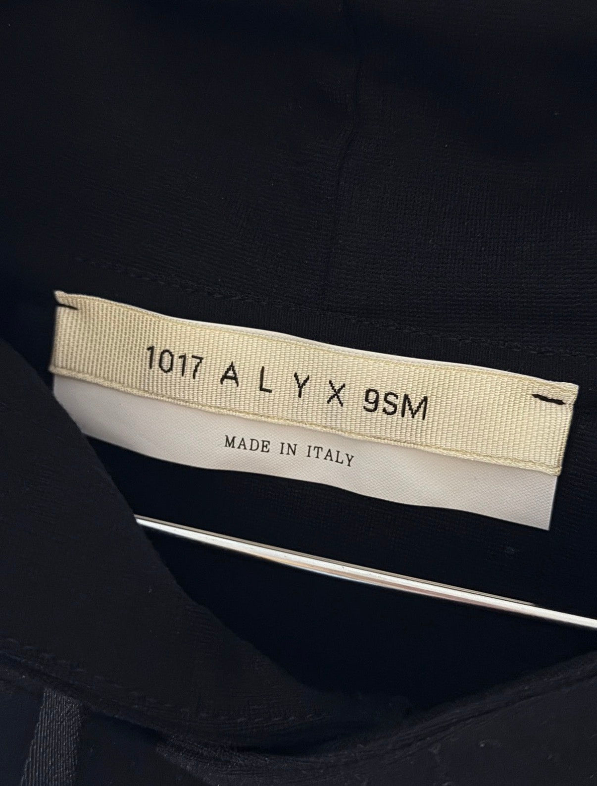 1017 ALYX 9SM BUCKLE DETAILED HOODED SWEATSHIRT