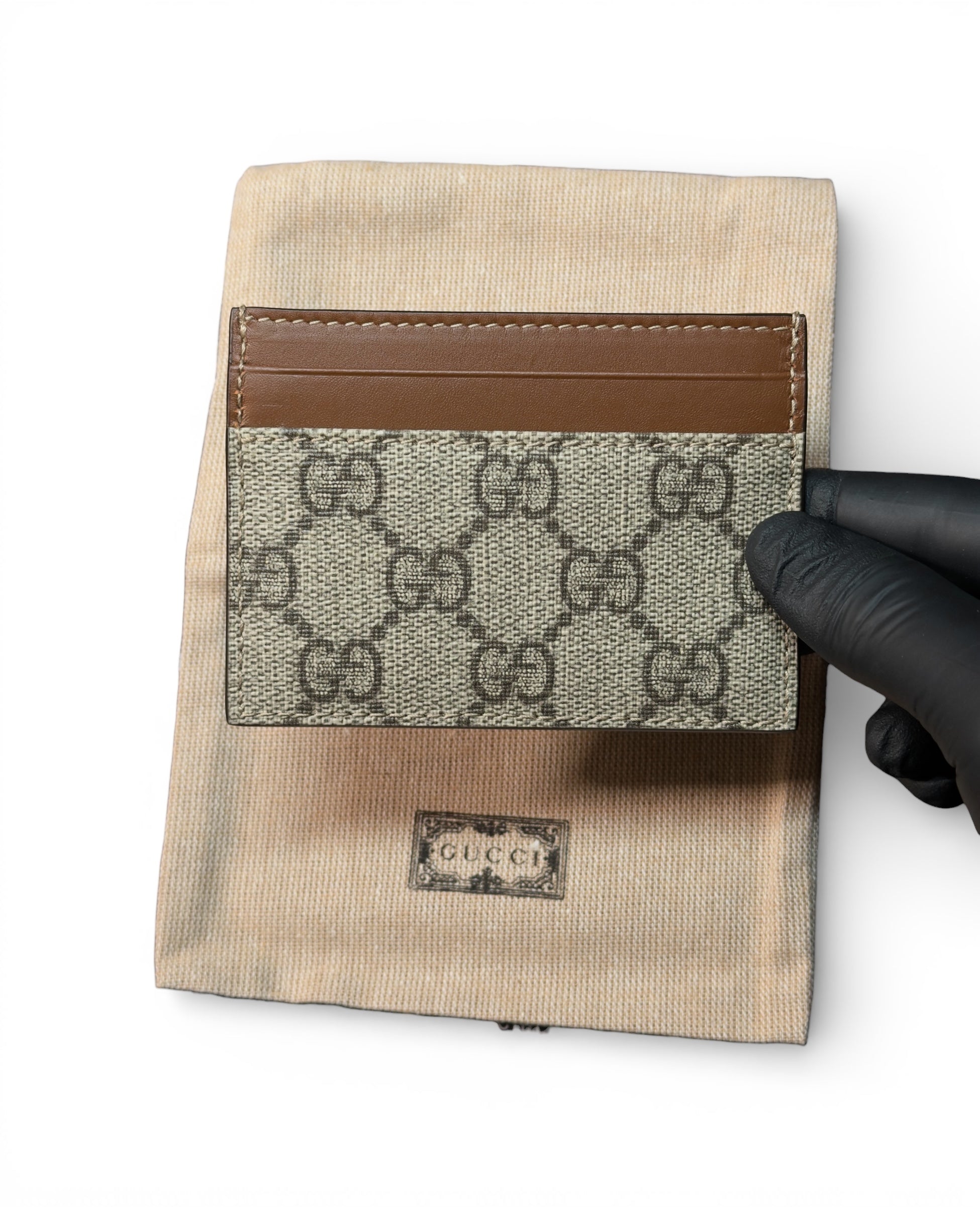 GUCCI GG EMBLEM CARD CASE