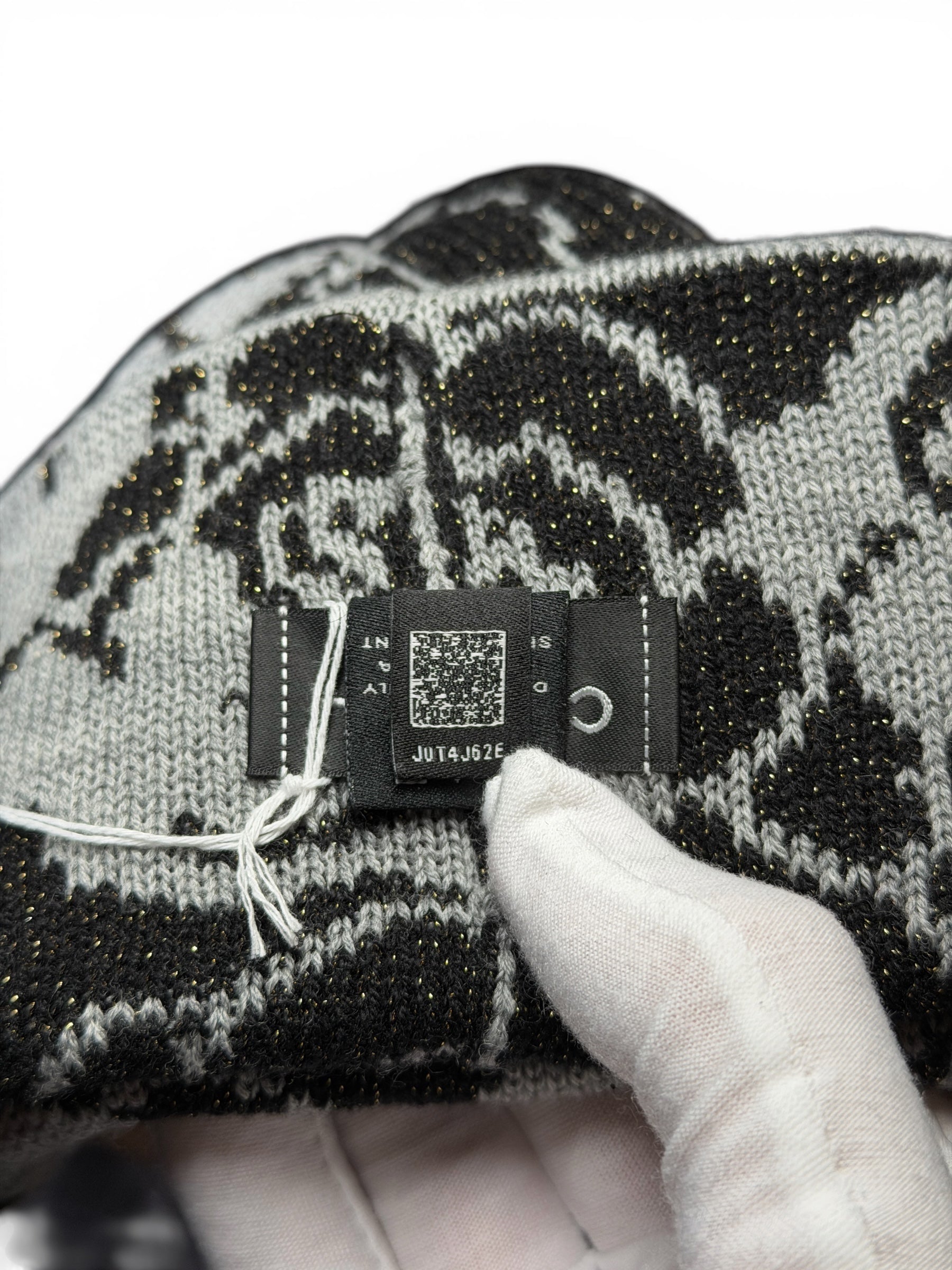 CHANEL CLOCHE 25A CAMELLIA REVERSIBLE BEANIE