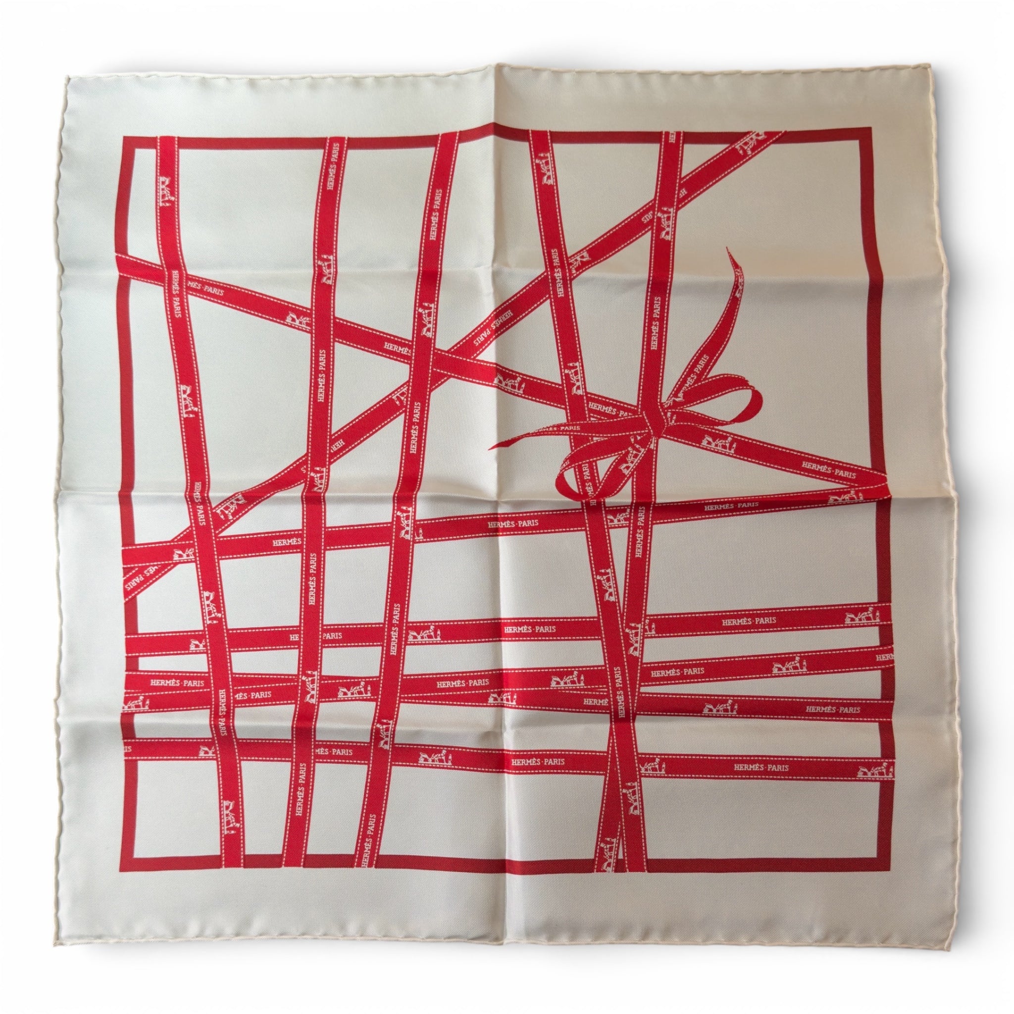 HERMÈS PETIT CARRÉ 45 BOLDUC SILK SCARF