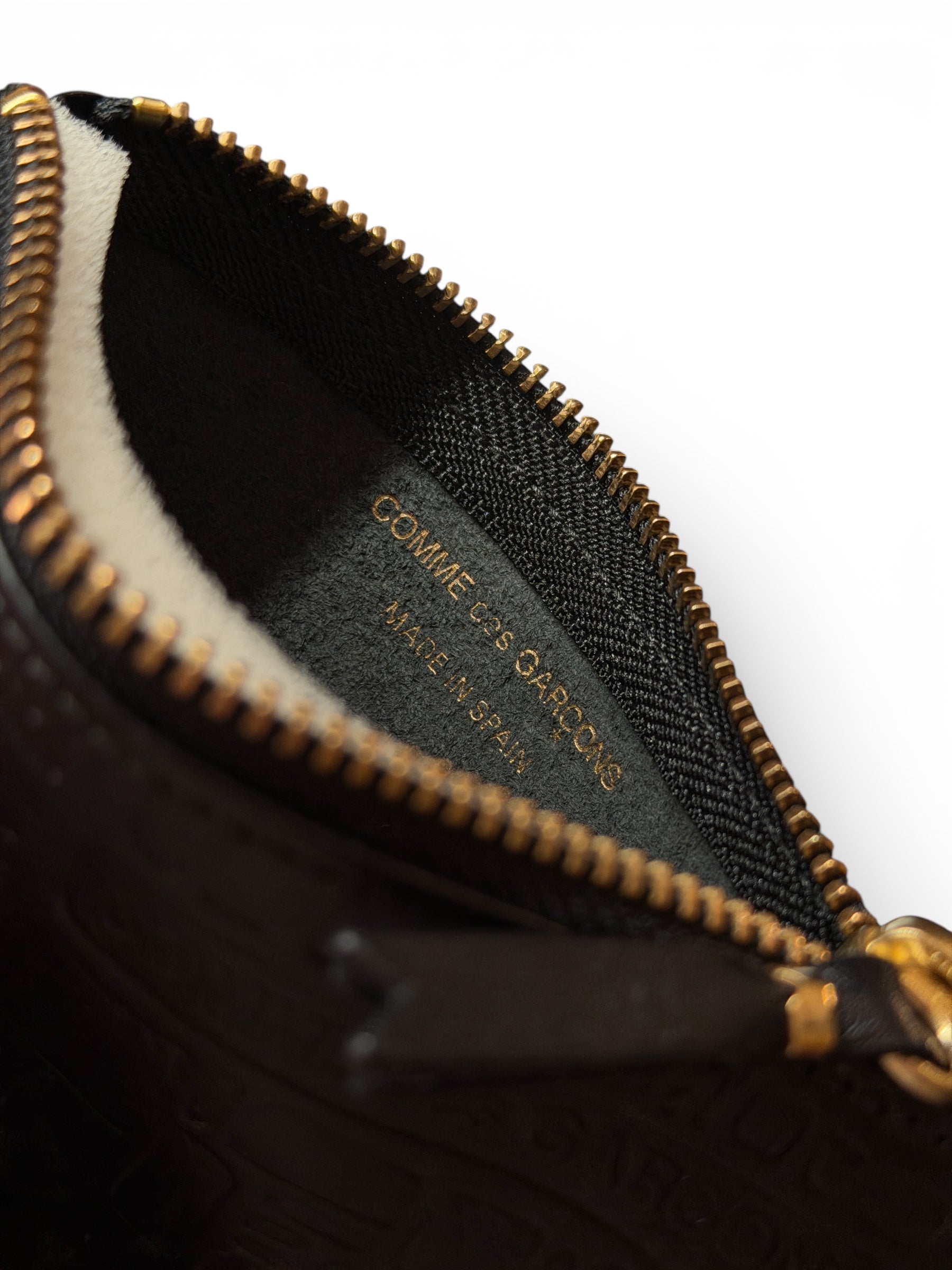 COMME DES GARÇONS EMBOSSED LOGOTYPE ZIP POUCH